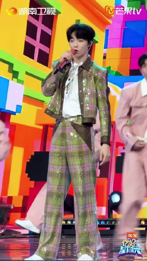 陈立农新歌《我爱你呢》在好六首唱！直接唱成了个人演唱会舞台