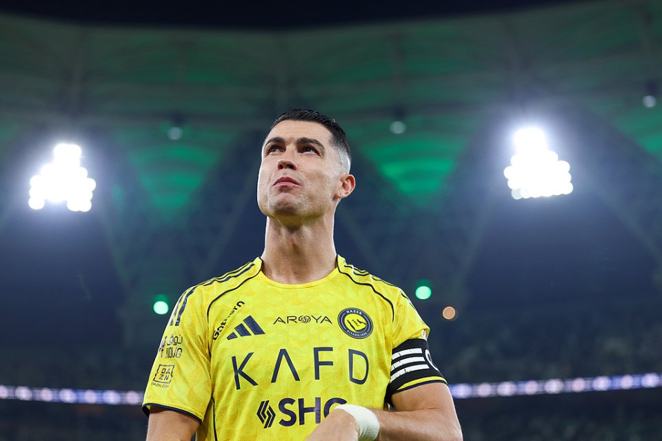 40岁C罗噩梦新年首秀！业余级停球错失绝佳单刀，4射0正仅获5.8分|利雅得胜利足球俱乐部|吉达国民|亚冠|克里斯蒂亚诺·罗纳尔多|利雅得_新浪新闻