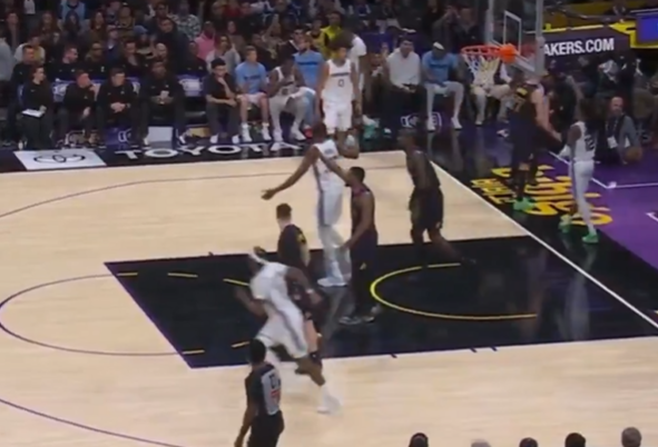 莫兰特质疑主教练不挑战：你在干嘛呢？你在干嘛？|洛杉矶湖人队|孟菲斯灰熊|nba|伊萨洛|湖人_新浪新闻