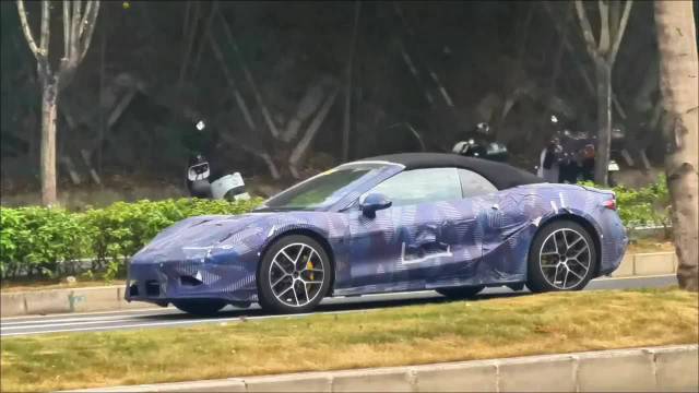 腾势Z敞篷版，双门四座，有没有比硬顶版更好看