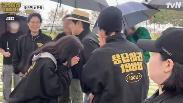 李惠利和朴宝剑拥抱哭泣