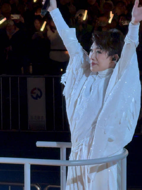 林忆莲深圳收官站花车巡游献唱《词不达意》