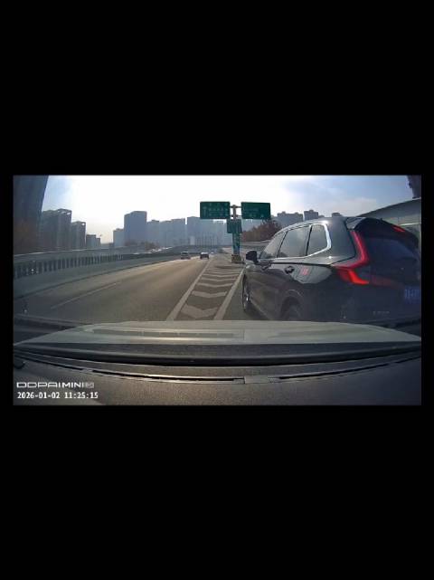 如此惊险的画面，会不会都是视频车，一手造成的？