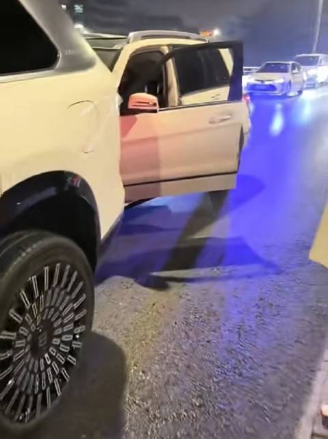 极氪9X女车主遭遇连环追尾，车身仅受皮外伤