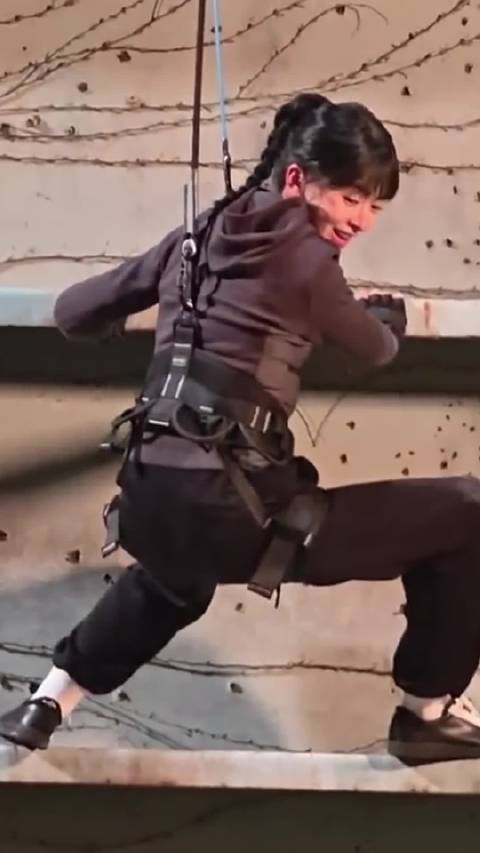 吴谨言《重生之门源起》爬楼路透，女飞贼周燕上线！