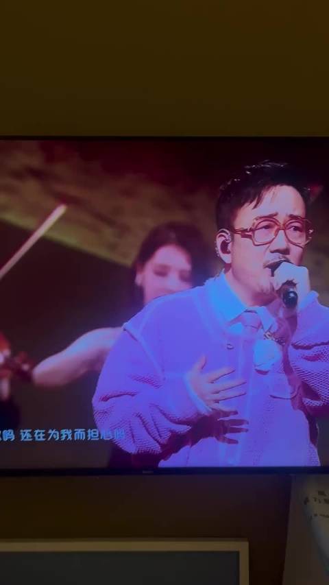 还以为肖央把他爸请来了，还蛮感人的…..