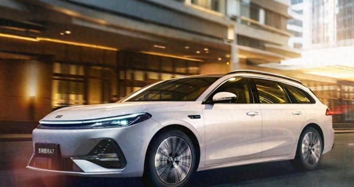 10万级中型车扎堆 燃油/混动/插混三路破局 普通家庭的宽敞梦落地