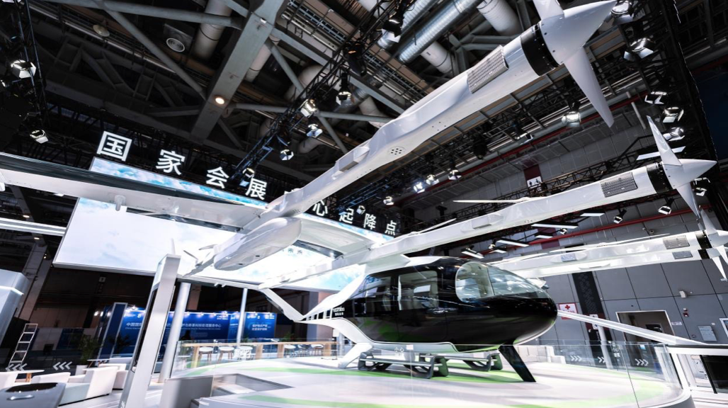进博会上展出的御风未来“空中出租车”M1 eVTOL，来源：御风未来