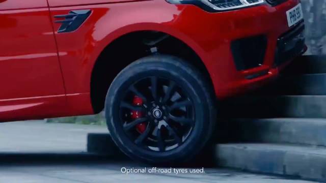 赛车手董荷斌驾路虎揽胜挑战天门山创纪录