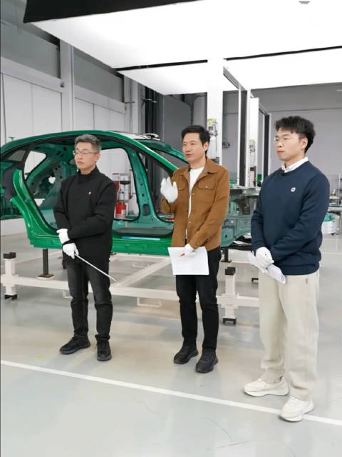 雷军直播拆车回应丢轮保车技术争议