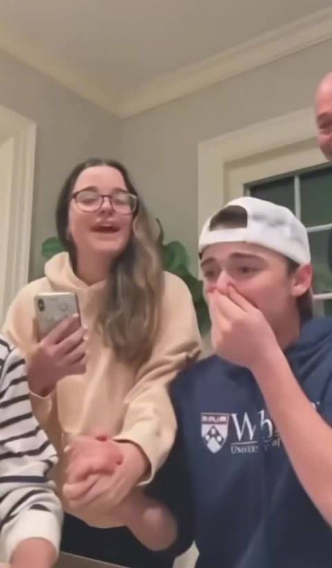 怪奇物语演员诺亚施纳普被沃顿商学院录取