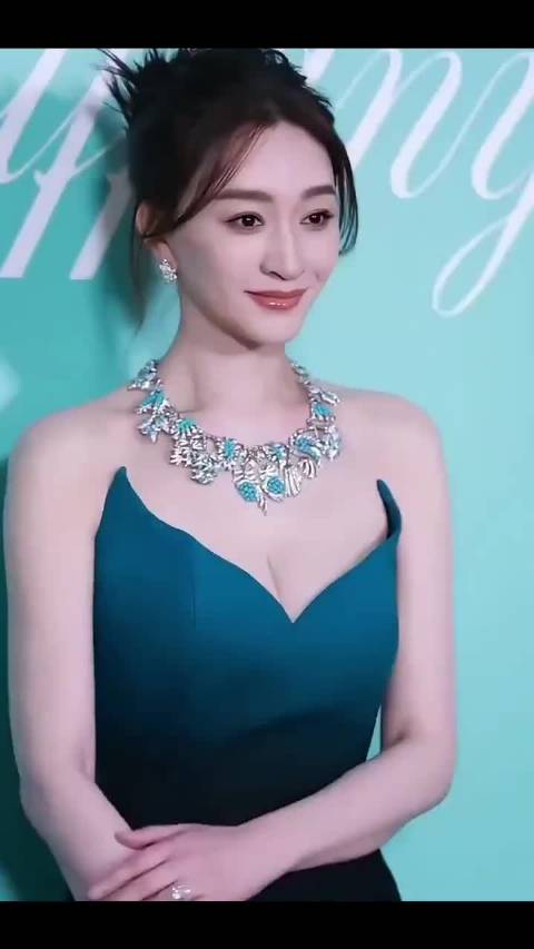 49岁李小冉不生子不惯人，直言不生快乐、怒怼前辈迟到