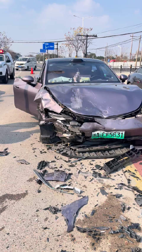 小米SU7事故图遭恶意拼接，比亚迪逆行事故被歪曲