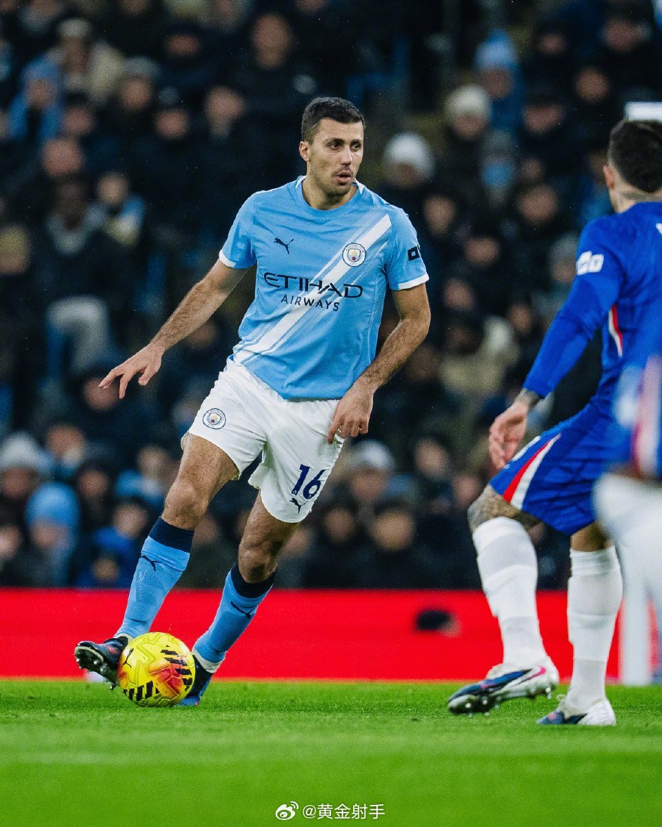 曼城对阵切尔西，罗德里上半场3次关键传球4次抢断