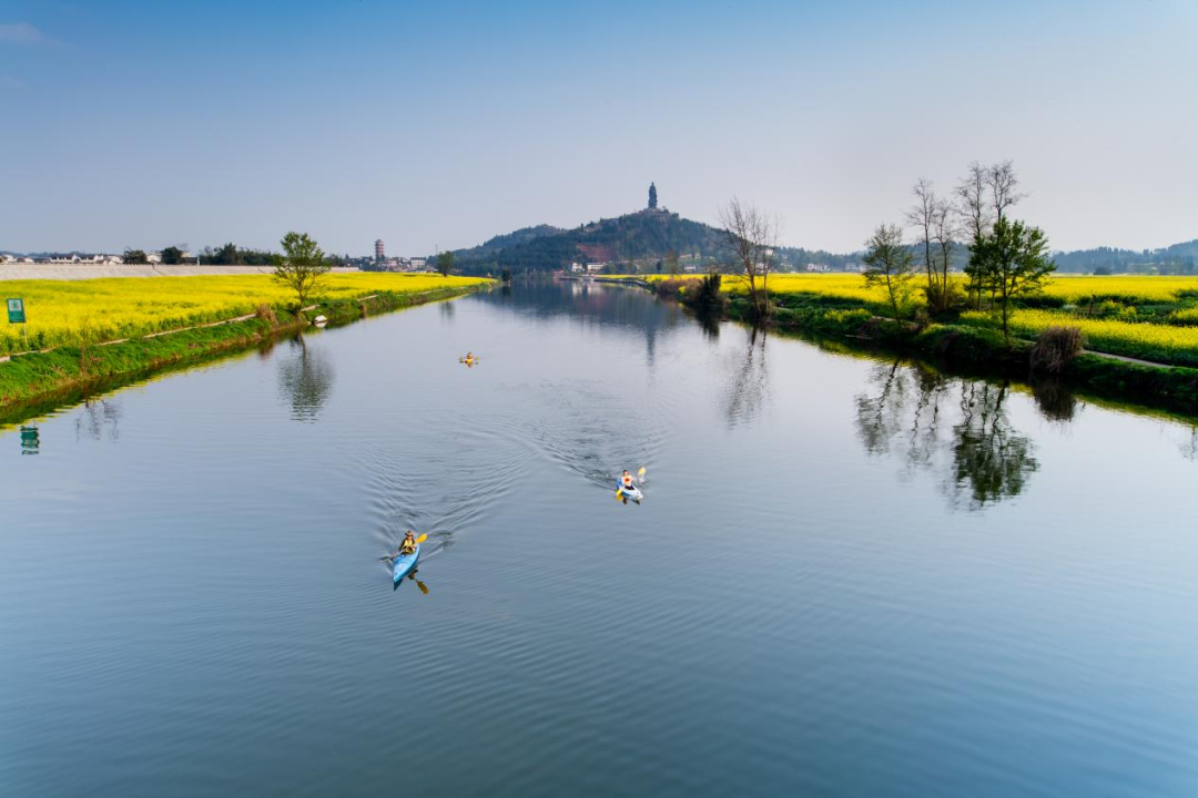 跨界河流治理后，琼江潼南段水清、案绿、景美。