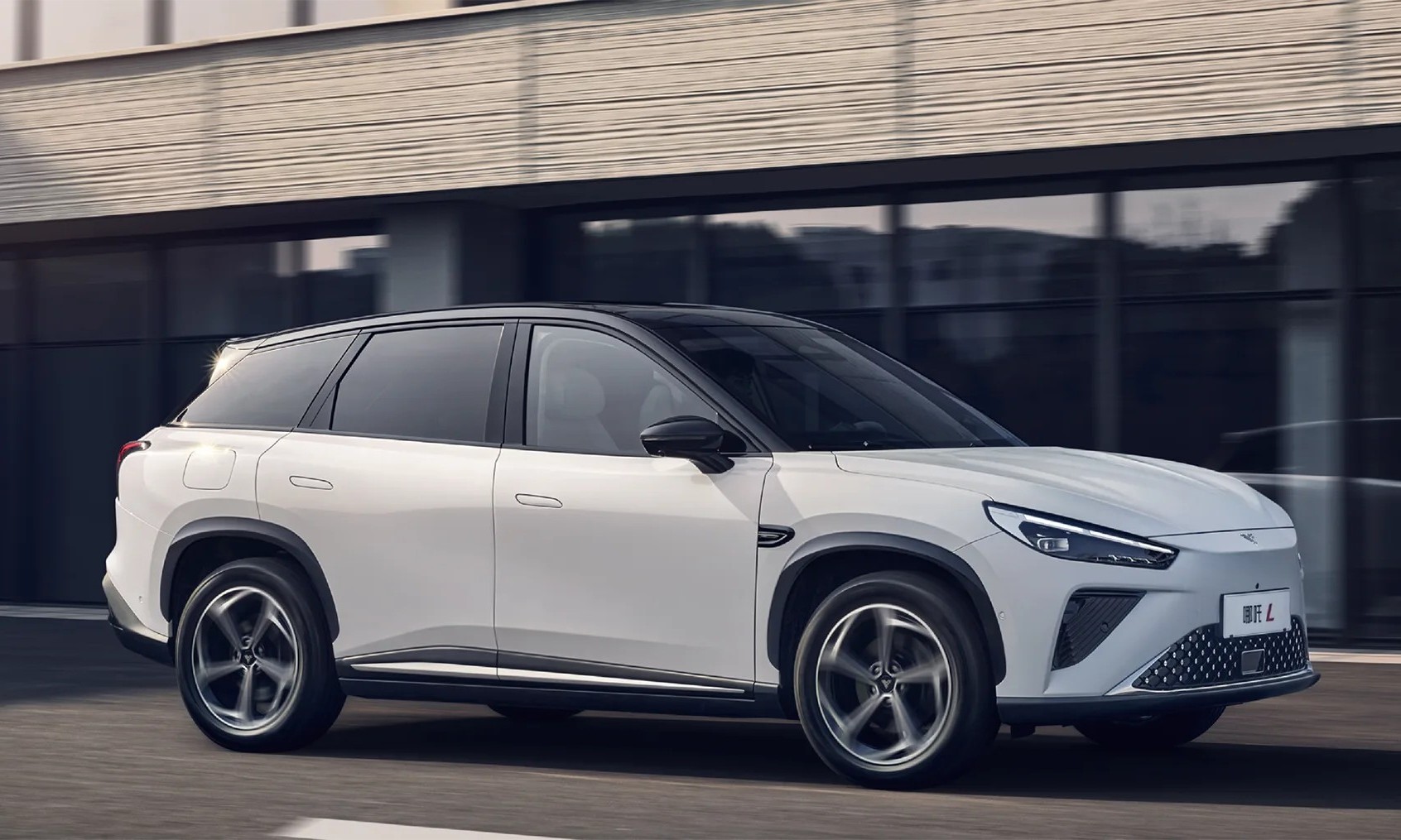 方运舟成被执行人！哪吒汽车从销冠到破产重整，还能成功复活吗？