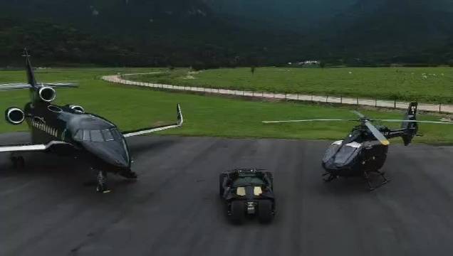 内马尔晒5000万美元私人飞机、蝙蝠侠战车等黑色系收藏