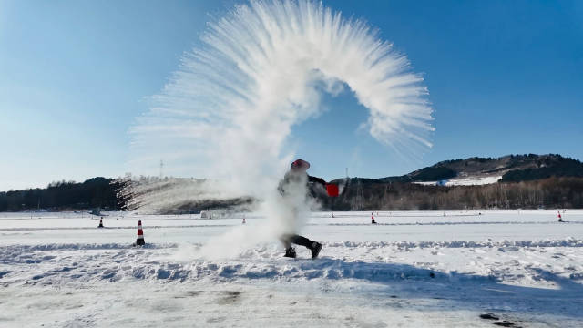 首次体验MPV冰上漂移