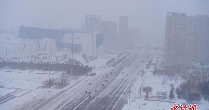 哈萨克斯坦首都遭遇暴风雪天气 当地发布安全提示