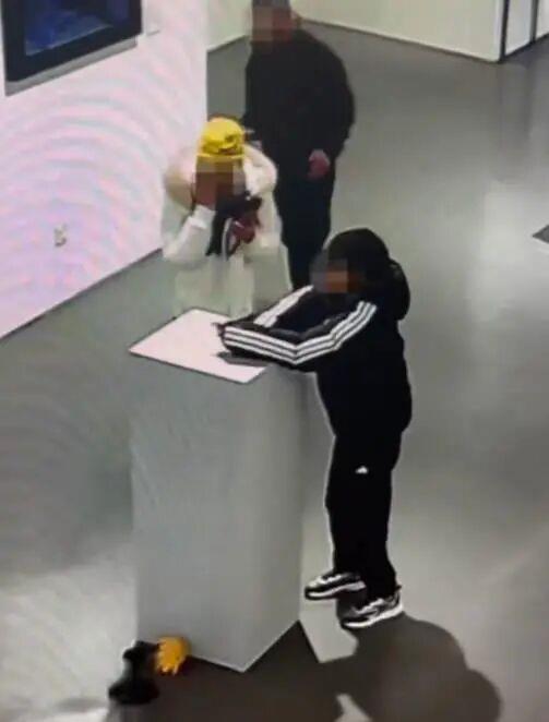 千万粉丝网红张凯毅“黄金凤冠”事件后再发声：将起诉造谣者，即日起账号恢复更新