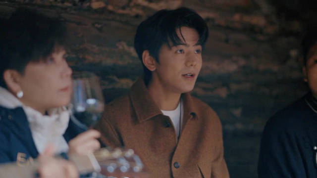 丁真邓亚萍合唱藏歌触动心弦，邓亚萍感动落泪