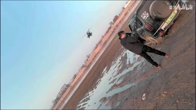Z-10围观豹5陷车 “什么情况，我看看！来都来了，瞄准训练！” 视频来自 B站