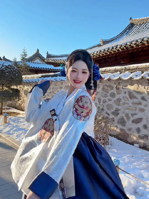 能和我做朋友吗?我爸开劳斯莱斯，我妈开兰博基尼，我开玩笑的