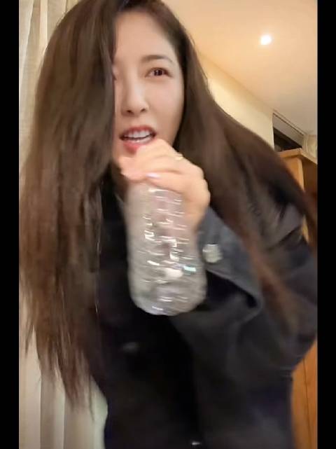 想姐姐的直播了 能否再来一场 我送姐姐世界顶级啤酒一箱助兴