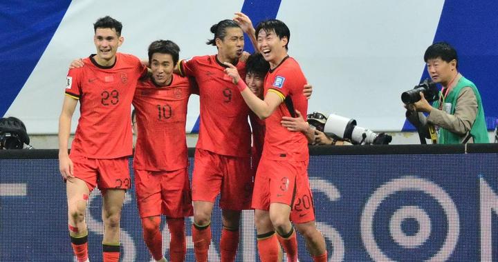 争议！张玉宁当选新国足第一队长，外界议论纷纷，资历效率不出众