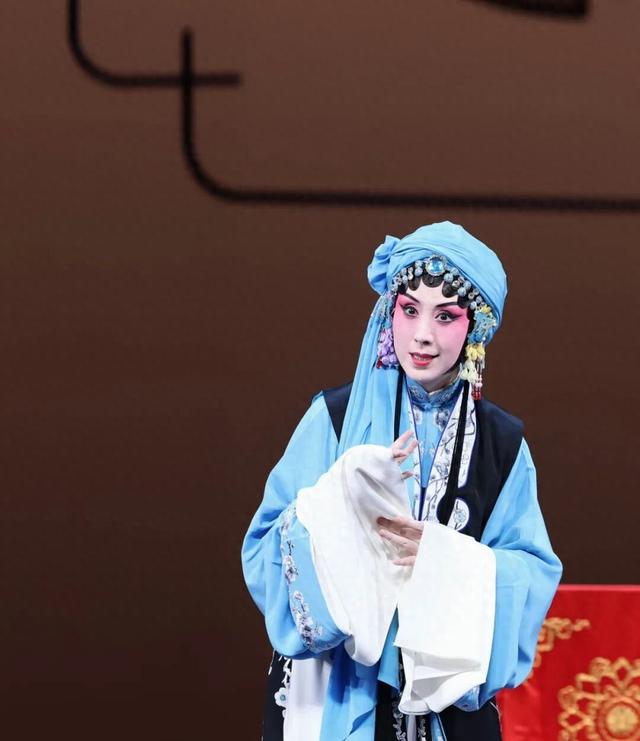 △史依弘 饰 薛湘灵