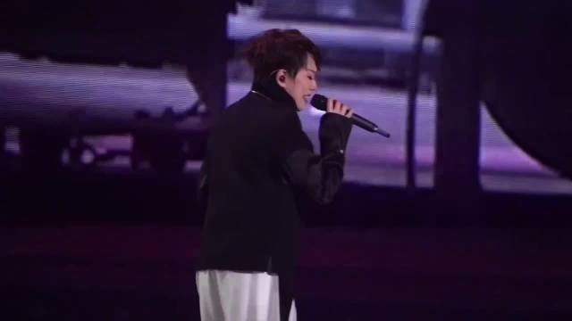 林忆莲深圳站安可献唱《没结果》，年近六十展现惊人唱功