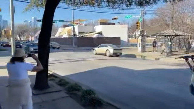 两辆特斯拉Cybercab在德克萨斯州奥斯汀进行了路测