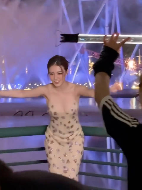 徐璐太美了，自信优雅大方