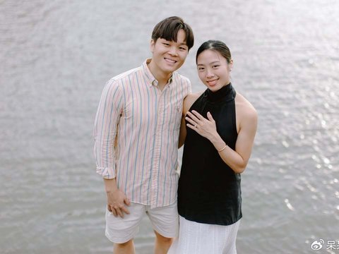 美女与野兽？27岁羽毛球名将接受男友求婚，却被吐槽“太不般配”