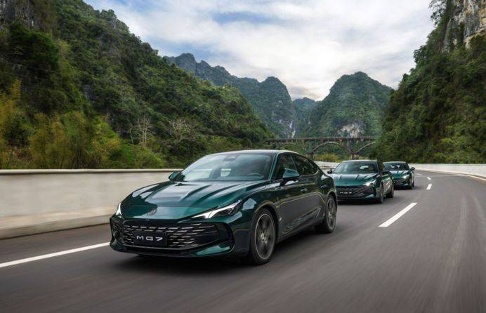 2026款名爵MG7凭啥抢风头？33英寸大屏+高阶智驾，上市即王炸