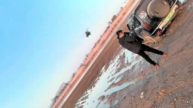 方程豹车主路遇直-10，飞行员幽默回应