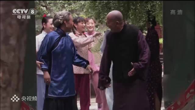 《大宅门》二奶奶急寻爱宠，斯琴高娃演绎经典瞬间