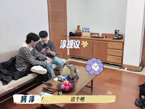 柯淳回应踹坏何赛飞行李箱，事后买新箱获谅解