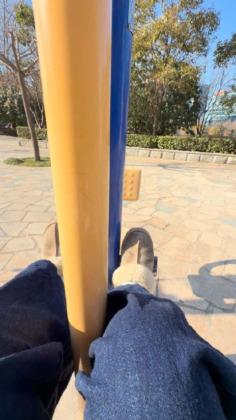 我真特别累，走不动了，谁买一辆迈巴赫给我，我想坐迈巴赫