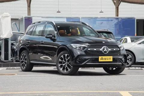 2020款奔驰GLC配备仿皮材质包裹的座椅支持前排座椅加热