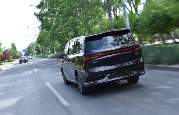 风行星海V9由1.5T发动机+电机组成的插电式混动系统_易车