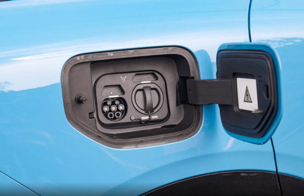 岚图知音前排座椅标配加热通风以及按摩_易车