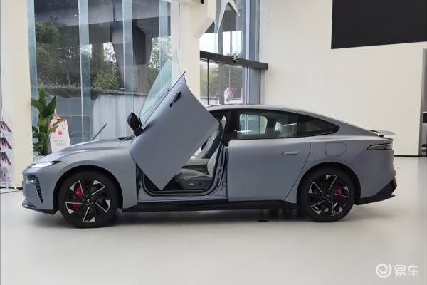 eπ007前排座椅标配加热/通风功能_易车