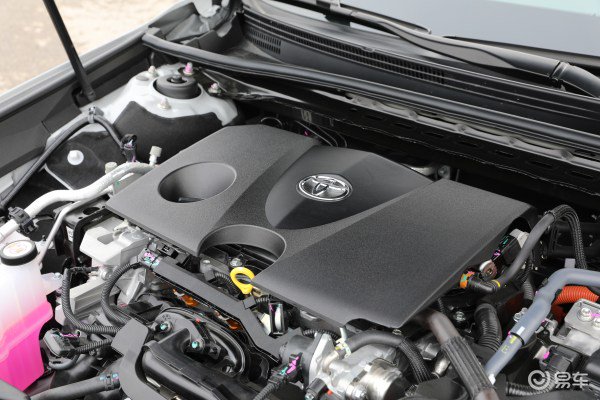 凯美瑞后排腿部空间和头部空间依然有很大富裕_易车