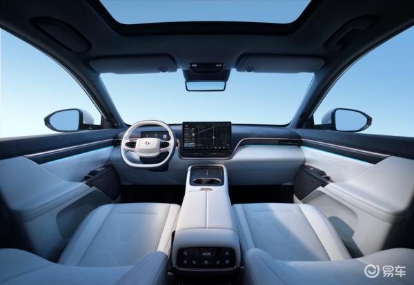 eπ008前排座椅标配电动调节和通风加热_易车