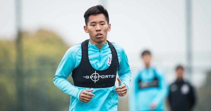 唏嘘！他曾是男足天才小武磊，因违规被禁赛报废，如今试训保级队