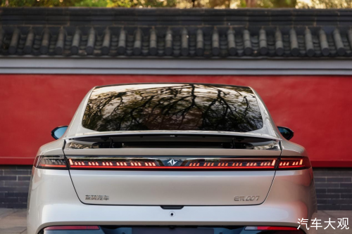 新手入新能源轿车，选东风奕派eπ007 就对了！上手无压力