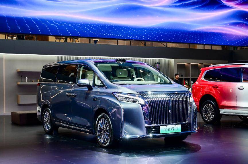 商务MPV储物空间实测:谁能装下商务接待的多样需求?