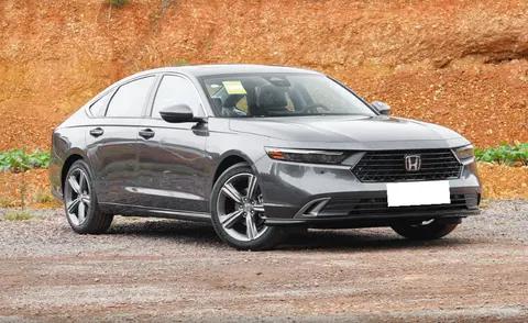 外观大气空间宽敞，省油平顺好开，2025款雅阁是家用代步舒适之选