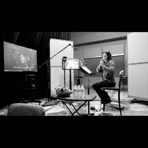 Millie Bobby Brown第一次看怪奇物语第五季大结局： “This Damn Show”